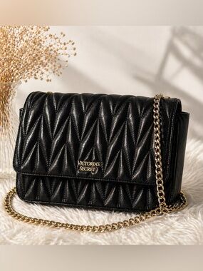 Victoria’s Secret Quilted Black Bag Gold Chain Adjustable Chic Crossbody